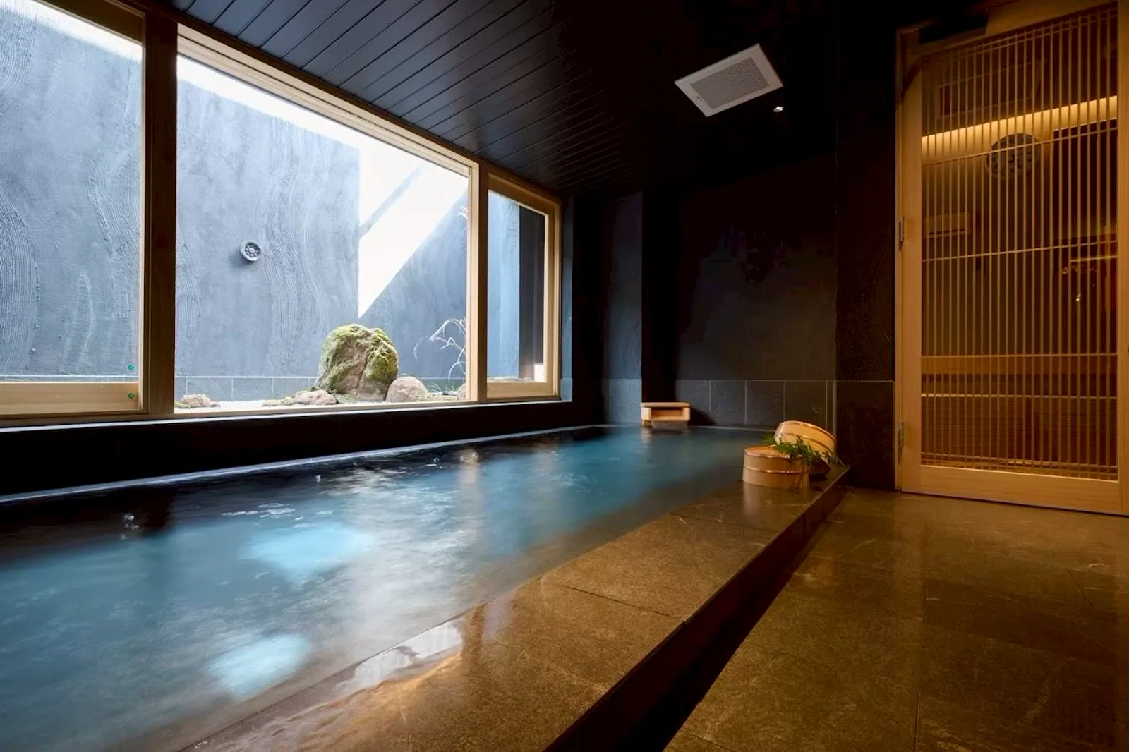 松屋本館 Luxuryサウナ&スパ「湯屋水禅」内観 露天風呂