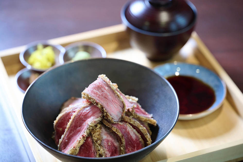 熊本 肥後ダイニング そろのあか牛の炙り牛カツ丼